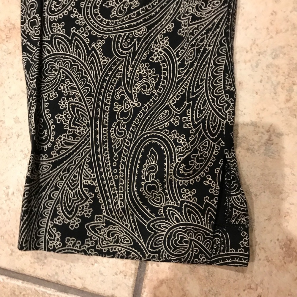 Liz Claiborne crop pants size 6, Black  Paisley